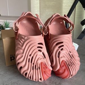 Salehe Bembury Pollex Clog Crocs Kuwata blush pink. M7/W9 runs large!